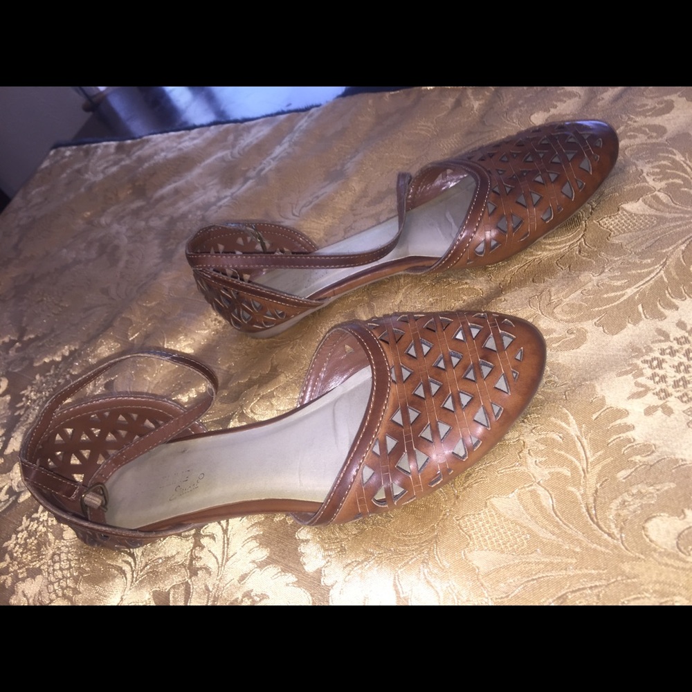 Closed toe Sandal